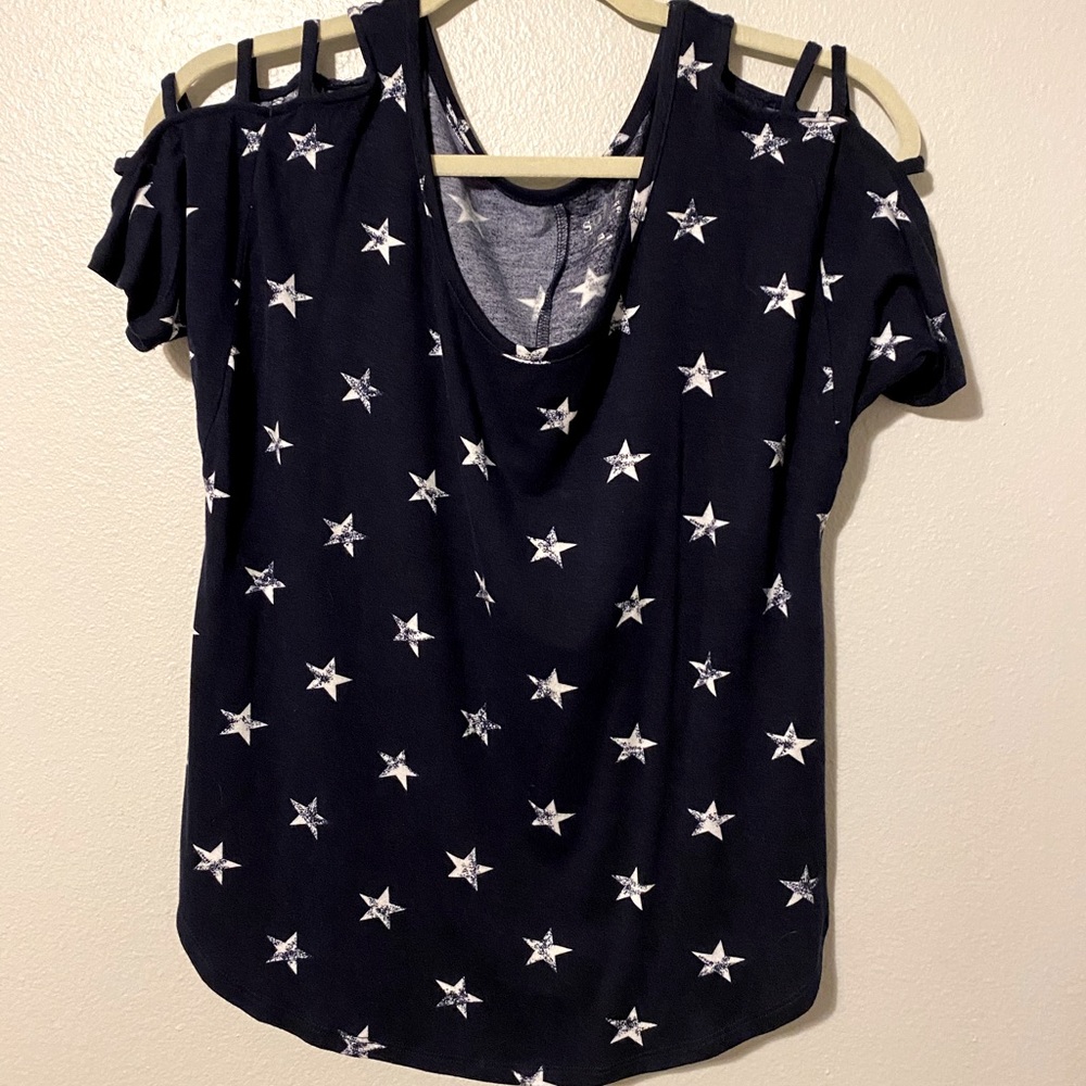 Patriotic light weight cold shoulder top.
